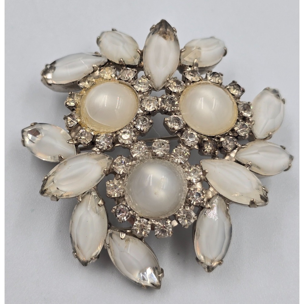 Vintage White Cabochon Glass Rhinestone Brooch Pin Silver Tone Unsigned Beauty